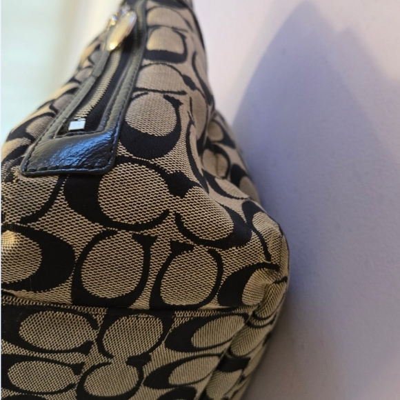 Coach Gallery Signature Tote - EUC #127 - Picture 2 of 12